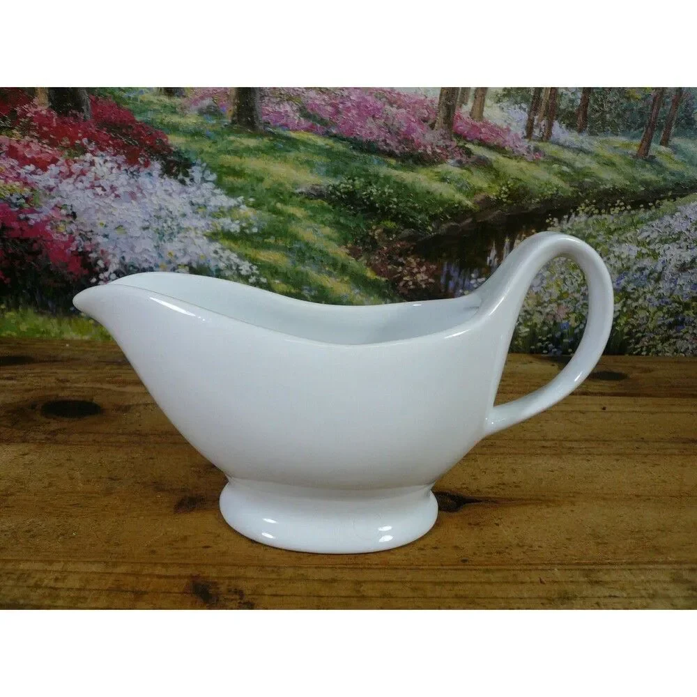 New BIA Gravy Sauce Boat White Holds 2 Cups